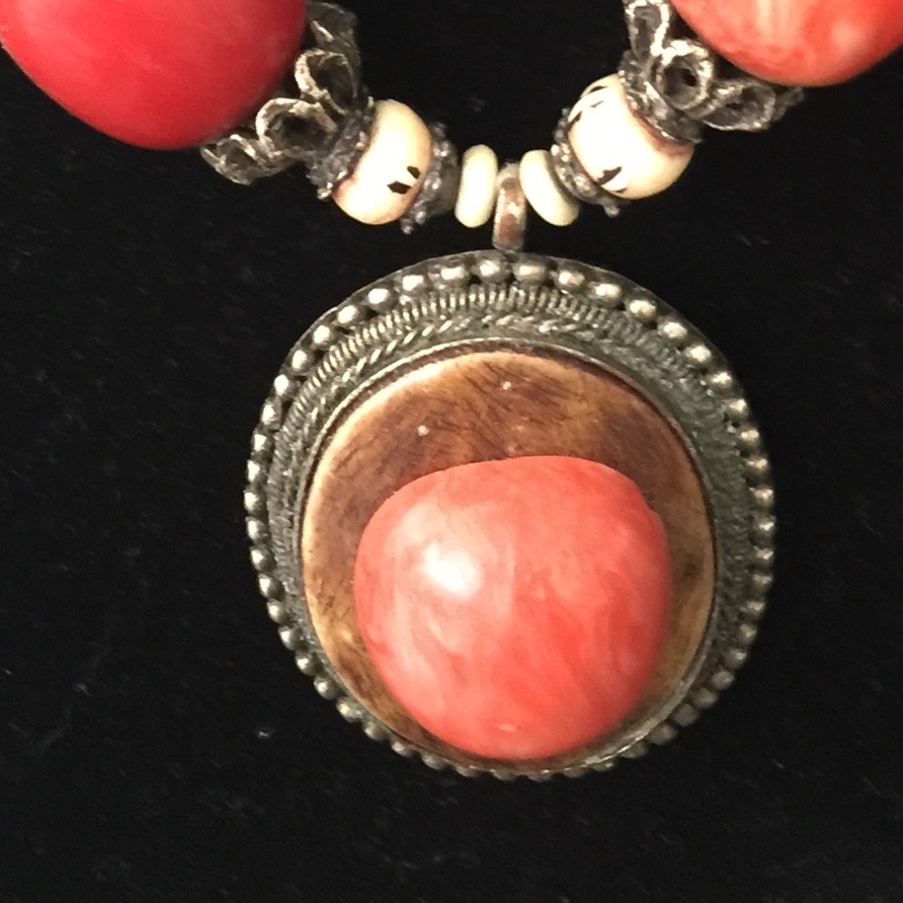Large pendent necklace with large beads - Picture 5 of 7